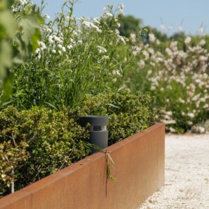 Jardinière à Franc Mayne.